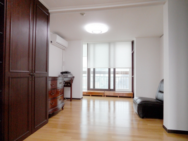 Nonhyeon-dong Apartment For Rent