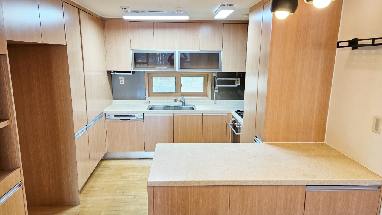 Yeonhui-dong Apartment For Rent