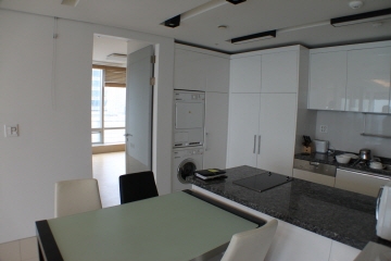 Yeouido-dong Apartment (High-Rise)