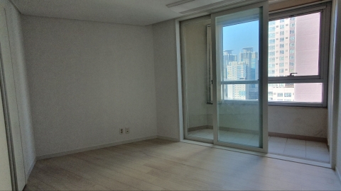 Hangangno 1(il)-ga Apartment (High-Rise)