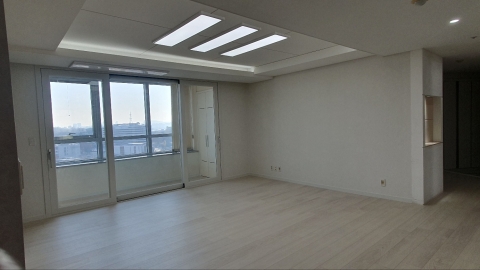 Hangangno 1(il)-ga Apartment (High-Rise)