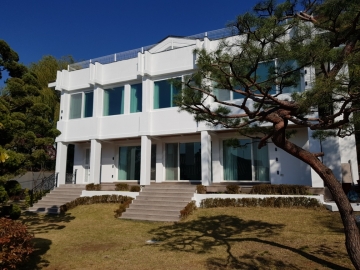 Seongbuk-dong House