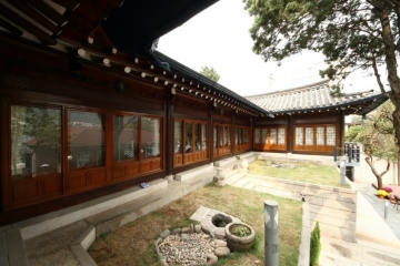 Hongji-dong Single House