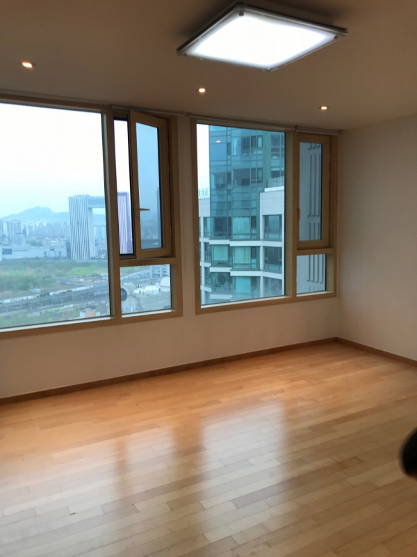 Hangangno 3(sam)-ga Apartment For JeonSe, Rent