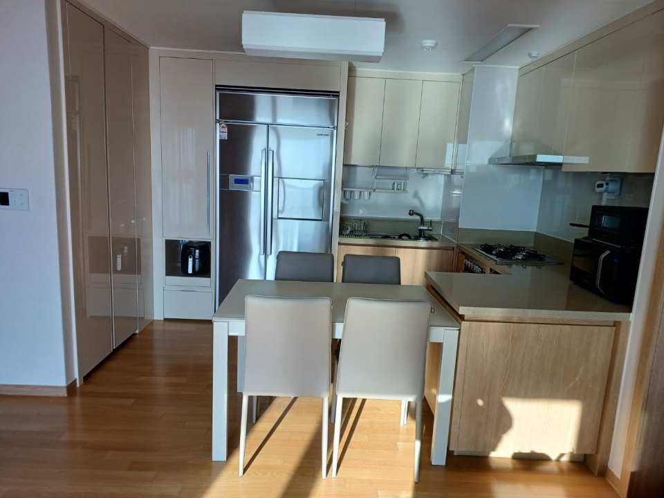 Songdo-dong Apartment For Rent