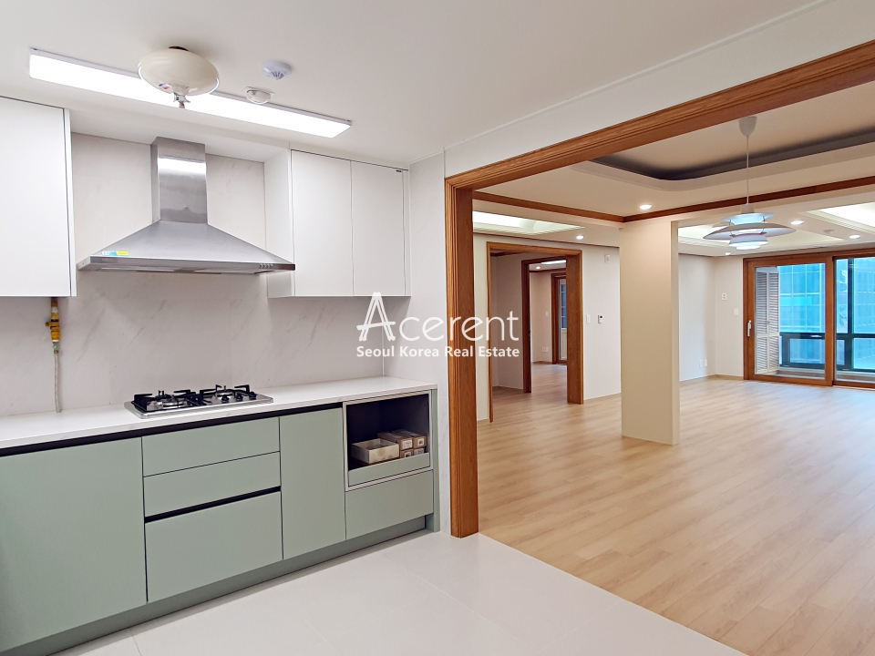 Seocho-dong Apartment For Rent