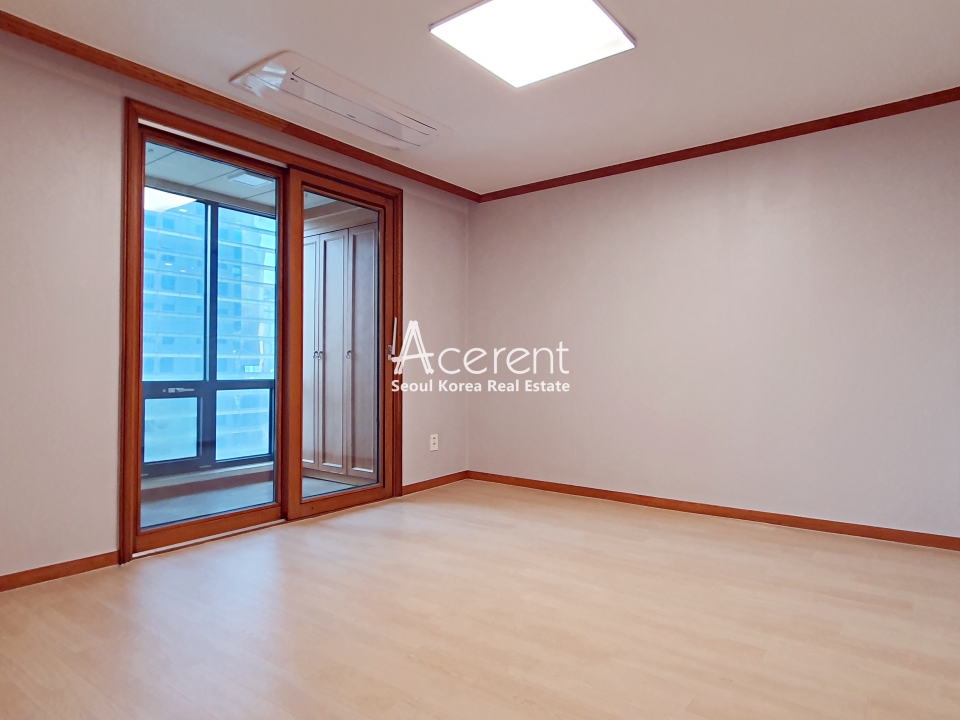 Seocho-dong Apartment For Rent