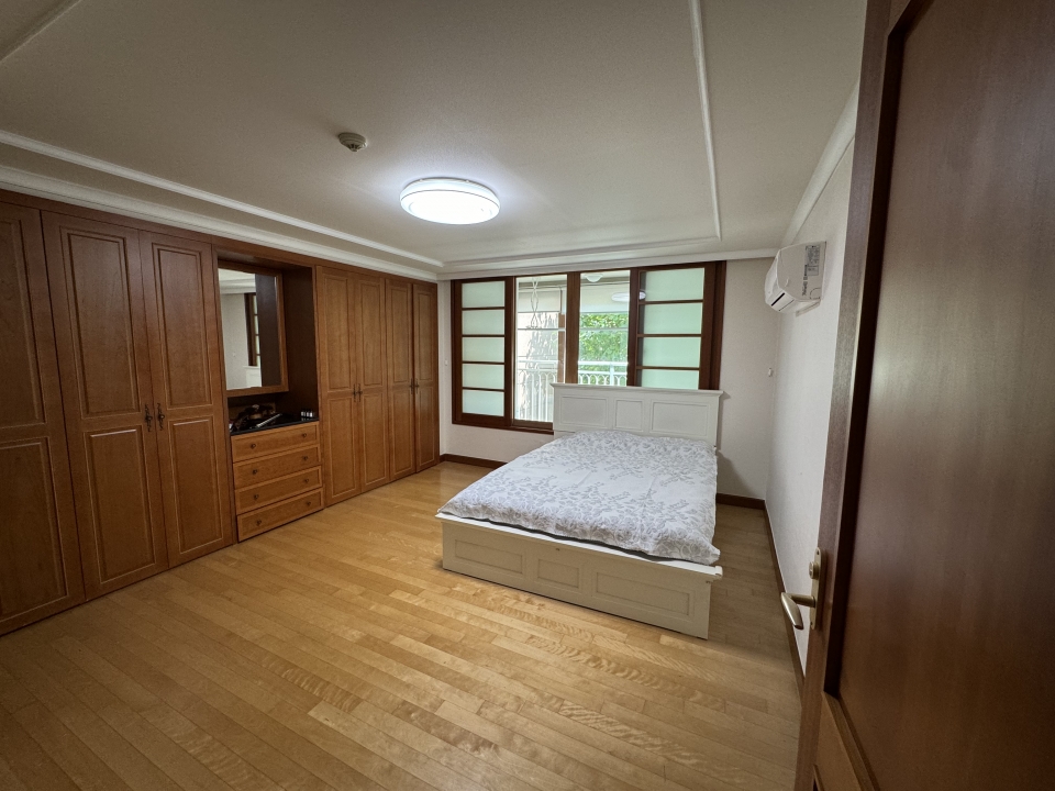 Seocho-dong Apartment For Rent