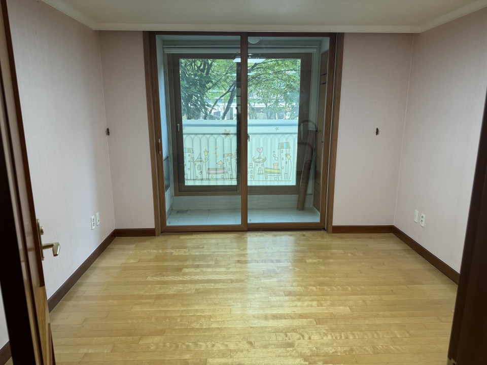 Seocho-dong Apartment For Rent